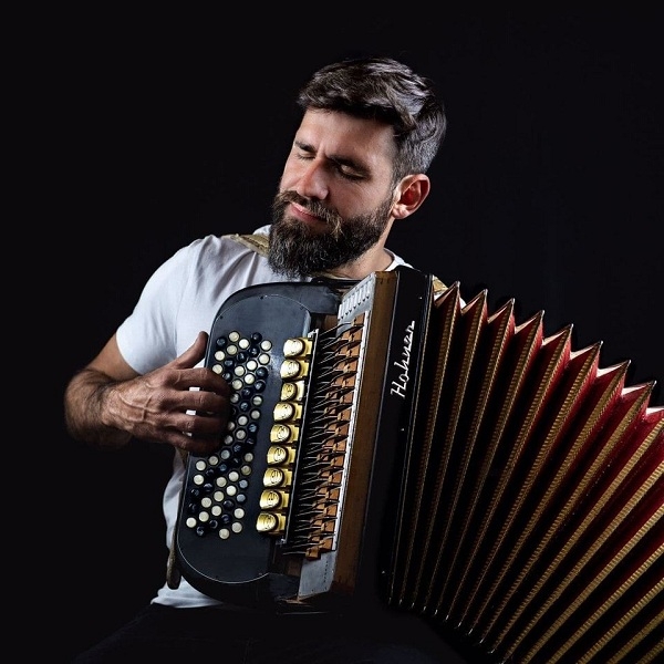 Juan Manuel Bilat presentará su nuevo proyecto musical en el Teatro 3 de Febrero