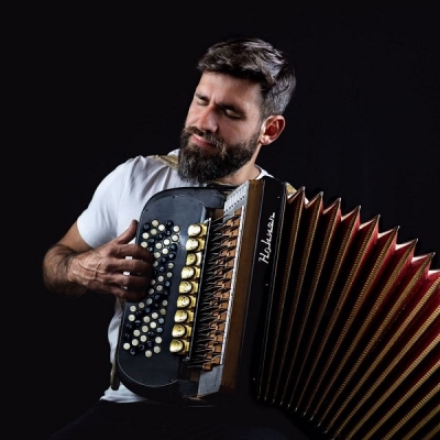 Juan Manuel Bilat presentará su nuevo proyecto musical en el Teatro 3 de Febrero