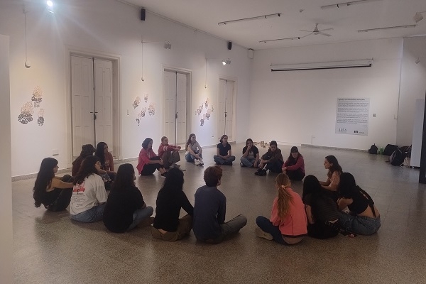 Taller gratuito de dibujo en AURA en el marco de una muestra artística
