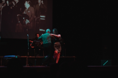 Comienza un ciclo de baile de tango en la Vieja Usina