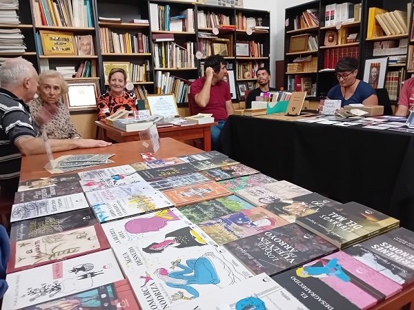 Paraná celebra una nueva edición de la feria de libros y rosas Sant Jordi