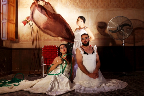 &quot;Vagones transportan humo&quot;, teatro y humor en el Teatro 3 de febrero