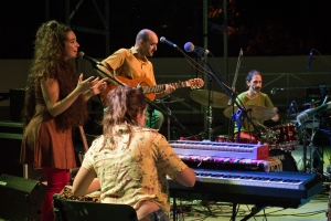 Barro y Cáscara ofrendan canciones en primavera