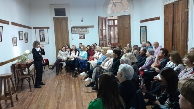 “Dimes y diretes” llevan sus narraciones a la Biblioteca Popular