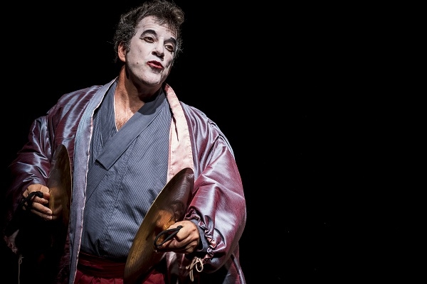 El Muererío Teatro llega con “DOS. Un elogio escénico para el amor” a la Escuela del Bardo