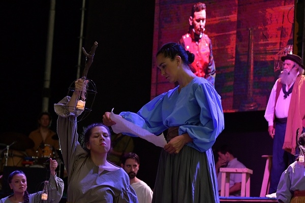 El espectáculo Romance de los Pueblos Libres llega al recinto de la Cámara de diputados y al Teatro 3 de Febrero