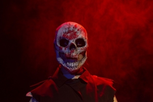 Experiencia Kamikaze presenta “Laberinto Hamlet” en Domingos de Teatro en La Usina