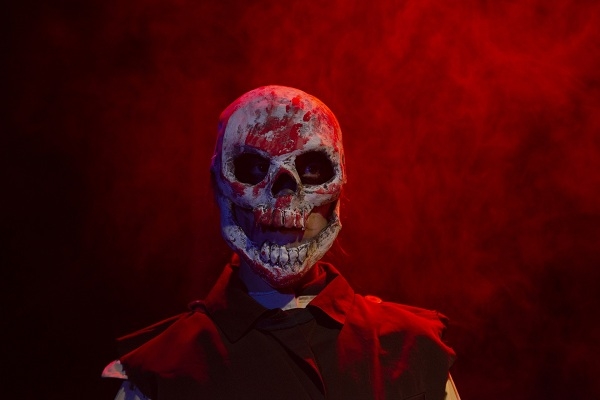 Experiencia Kamikaze presenta “Laberinto Hamlet” en Domingos de Teatro en La Usina