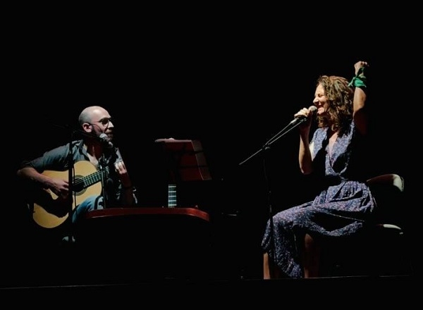 Emi Osorio y Luchito Barreira se presentan en The Music Store con un repertorio de raíz folklórica